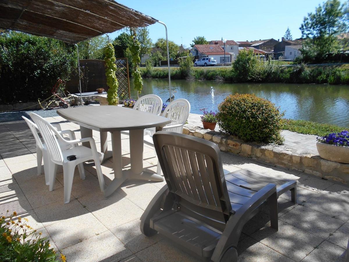 Marais Poitevin Bord Riviere Peche ,Barque, Velos, Wifi, Linge, Cheminee, Cuisine, Terrain De Boules La Taillee Экстерьер фото