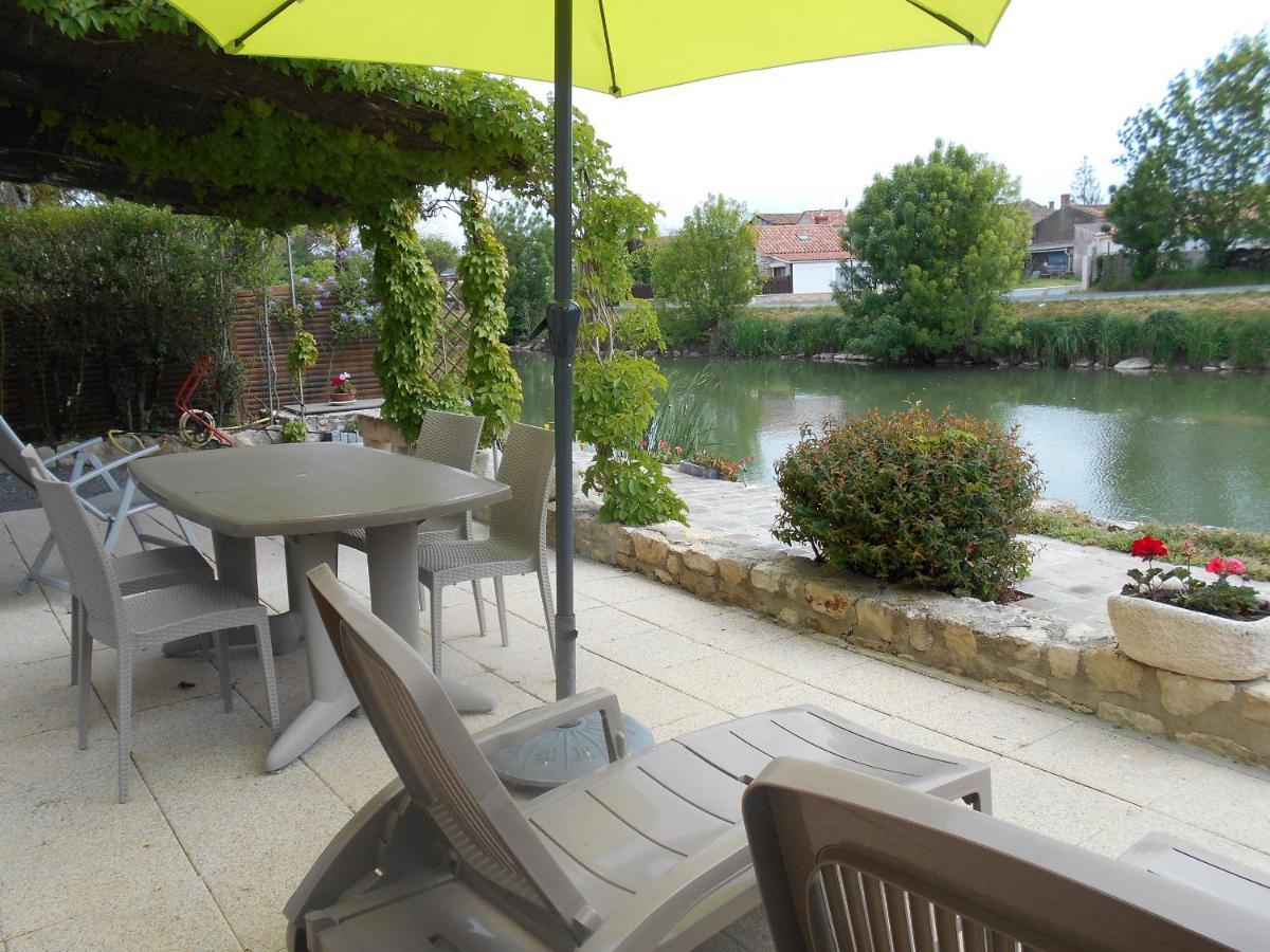 Marais Poitevin Bord Riviere Peche ,Barque, Velos, Wifi, Linge, Cheminee, Cuisine, Terrain De Boules La Taillee Экстерьер фото